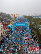 2023中缅瑞丽-木姐跨国马拉松开跑 搭建两国友谊